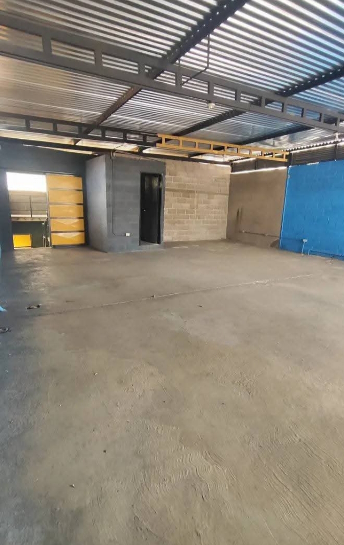 En Alquiler Local Galpón Industrial | 272 mt² | Pie de Calle | Baruta, Miranda