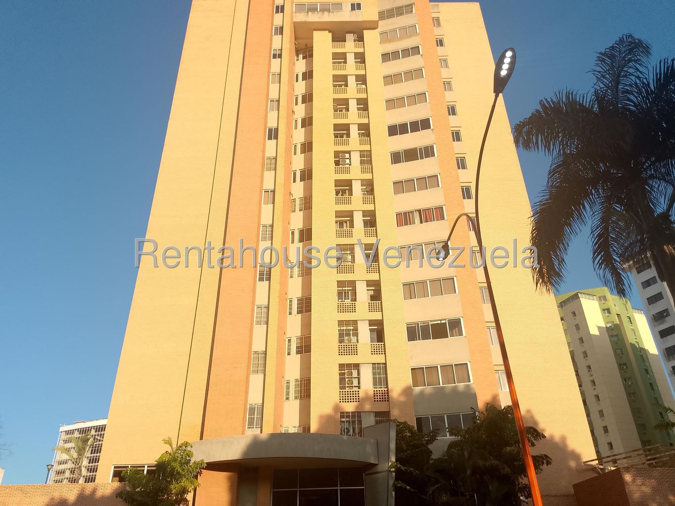 Apartamento con cocina y planta eléctrica ub