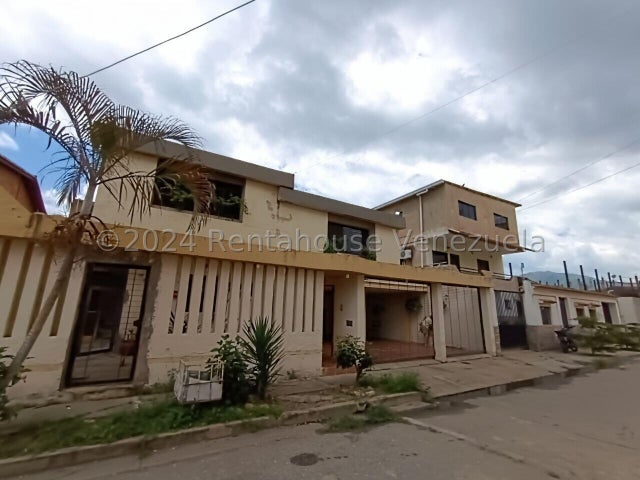 Casa en venta ubicada en Rotafe Naguanagua Carabobo 26-10322