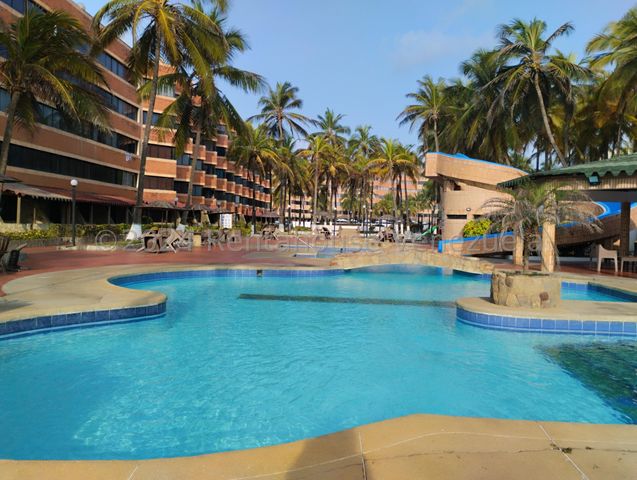 Tucacas apartamento en venta con piscina en Falcon 25-5250 ELOISA MEJIA