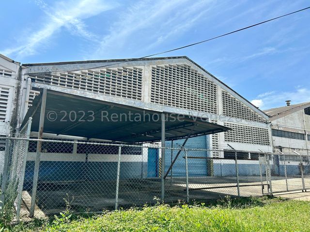 En Industrial Carabobo Galpon Comercial en Venta Ubicado en Valencia Carabobo cd 24-11132 ELOISA MEJIA