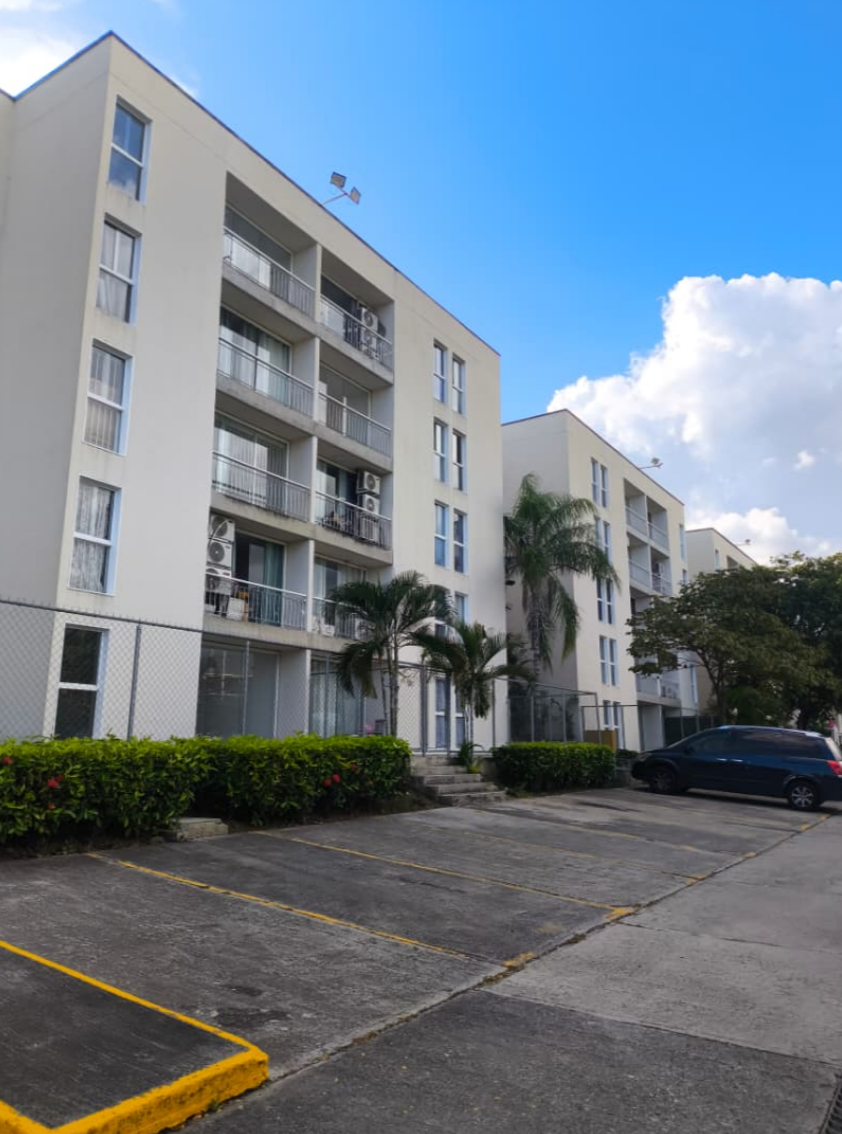 Se alquila apartamento en la urbanización lo