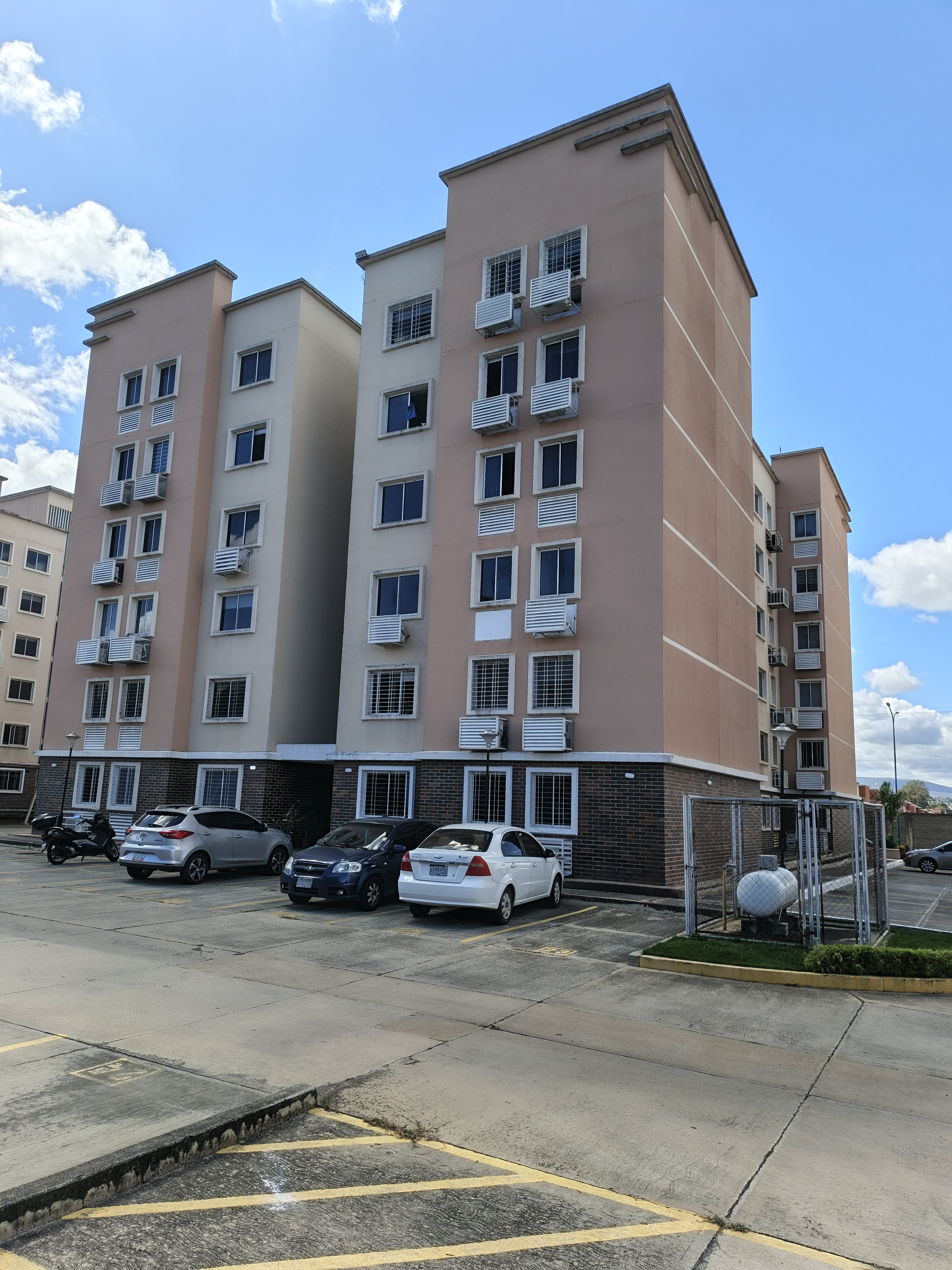 Se alquila Apartamento amoblado y equipado zo