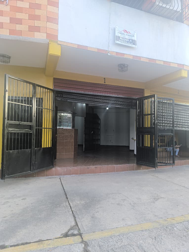 LOCAL COMERCIAL EN ALQUILER  ZONA CENTRICA  B