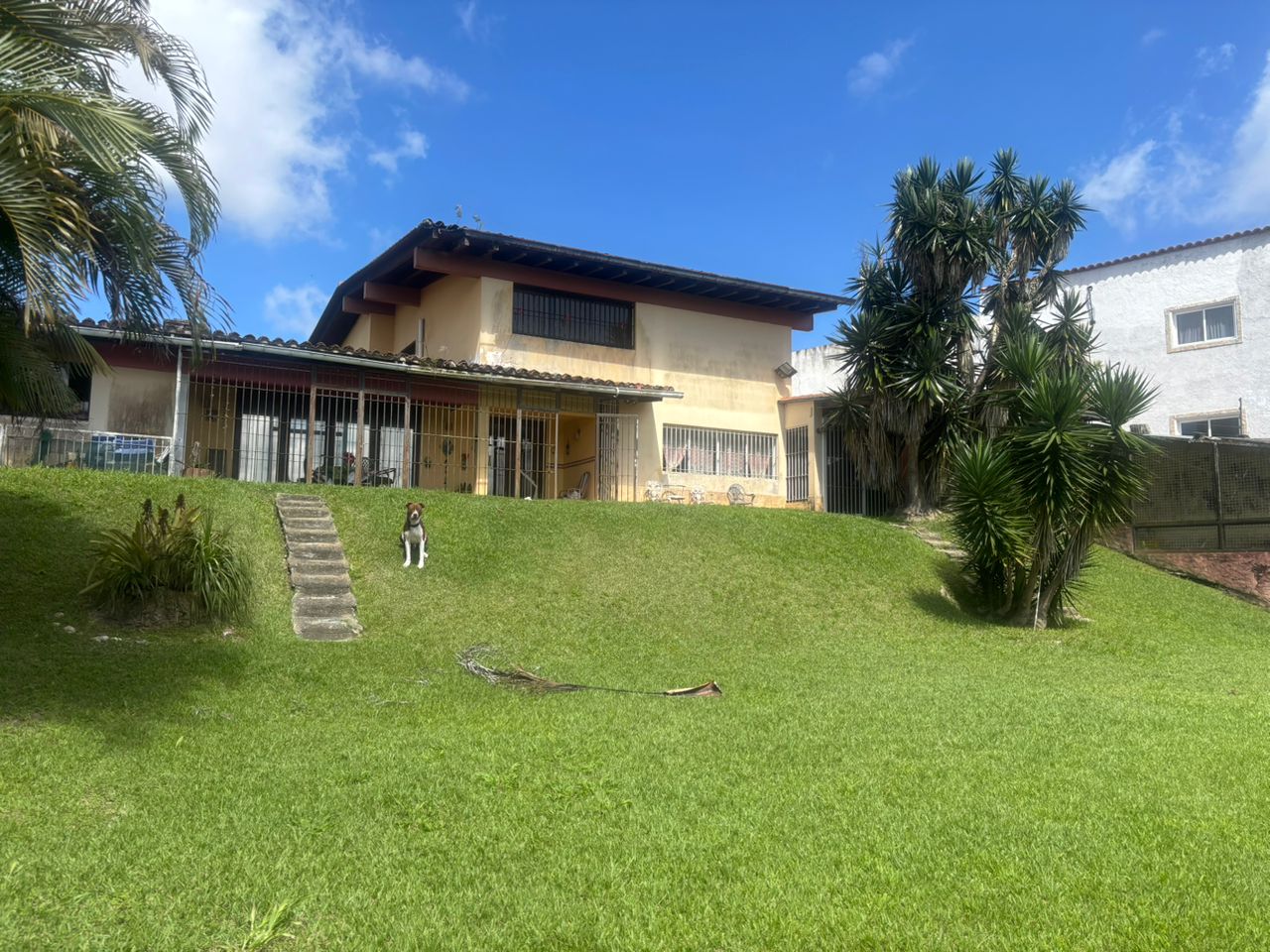 Alquilo bella casa con piscina en Baruta