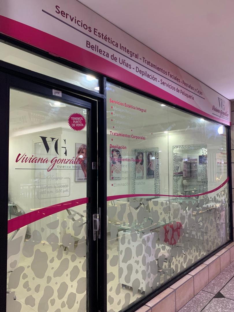 Se Vende local con Negocio de estética y peluquería. 