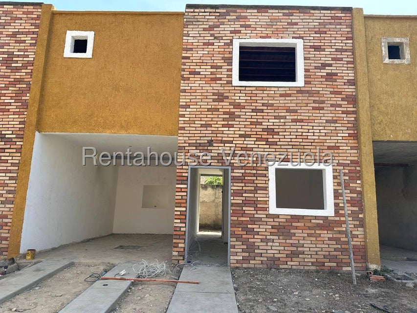 TOWNHOUSE EN VENTA EN VALLE FRESCO TURMERO AR