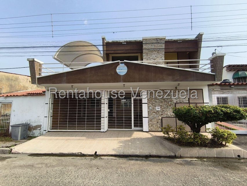 CASA EN VENTA EN URB. LA MANTUANA TURMERO 26-