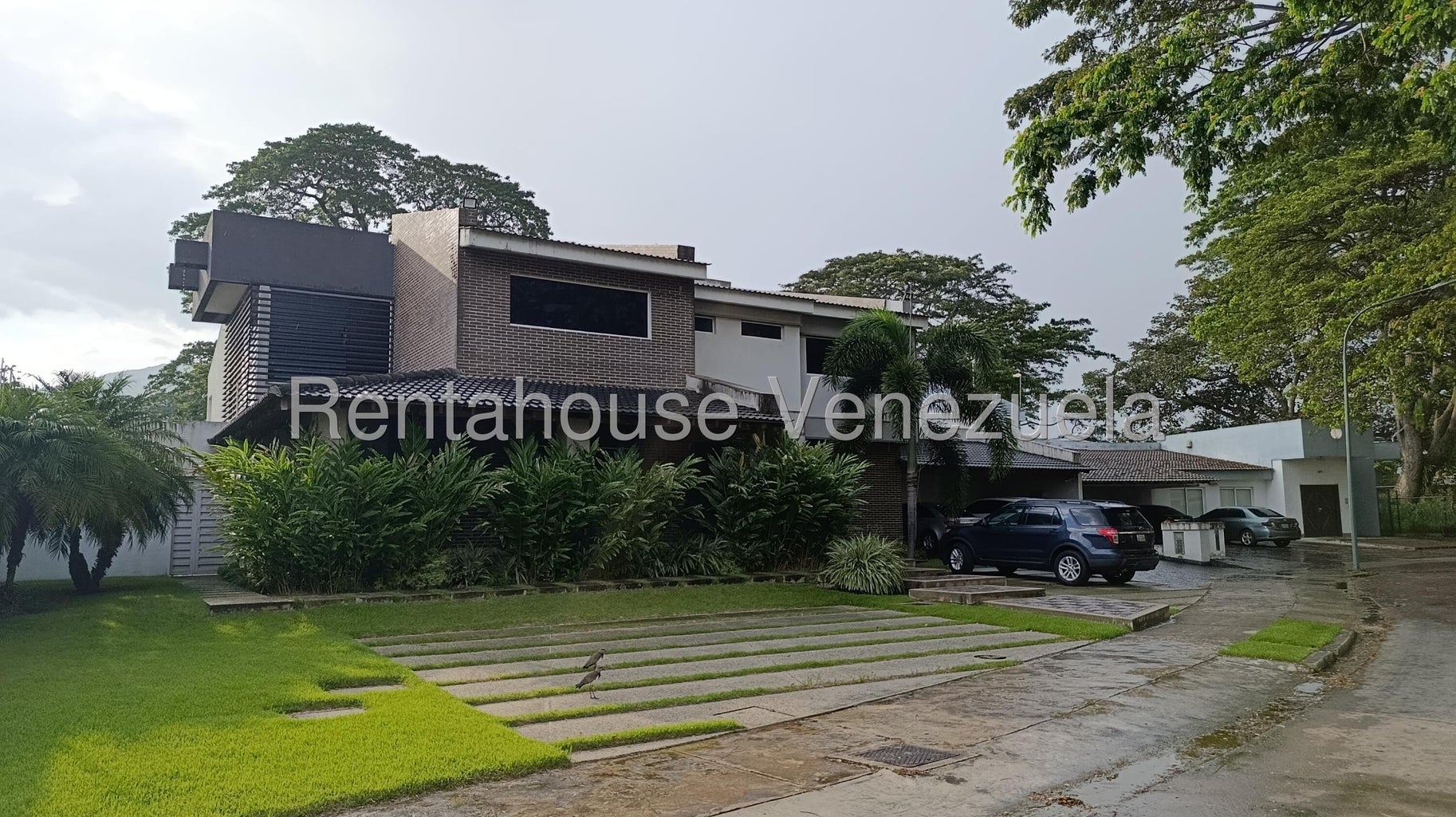 26-6147 Casa duplex moderna en venta La Curac