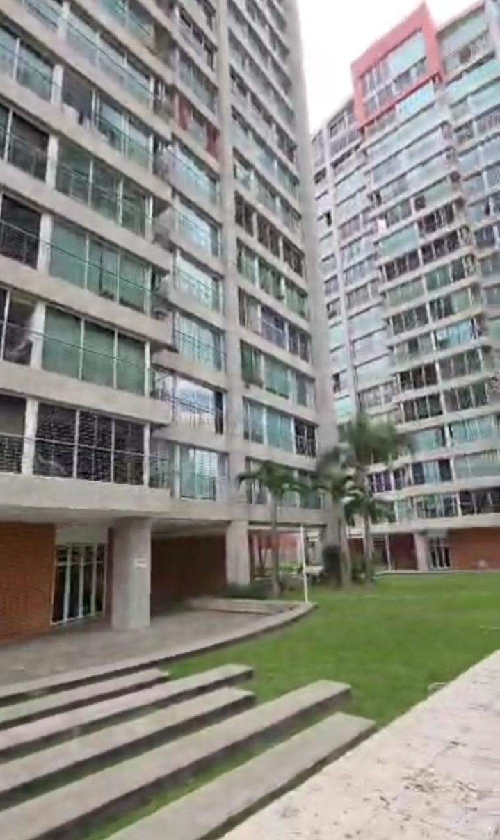 ALQUILO ELEGANTE PH EN AV. PANTEON