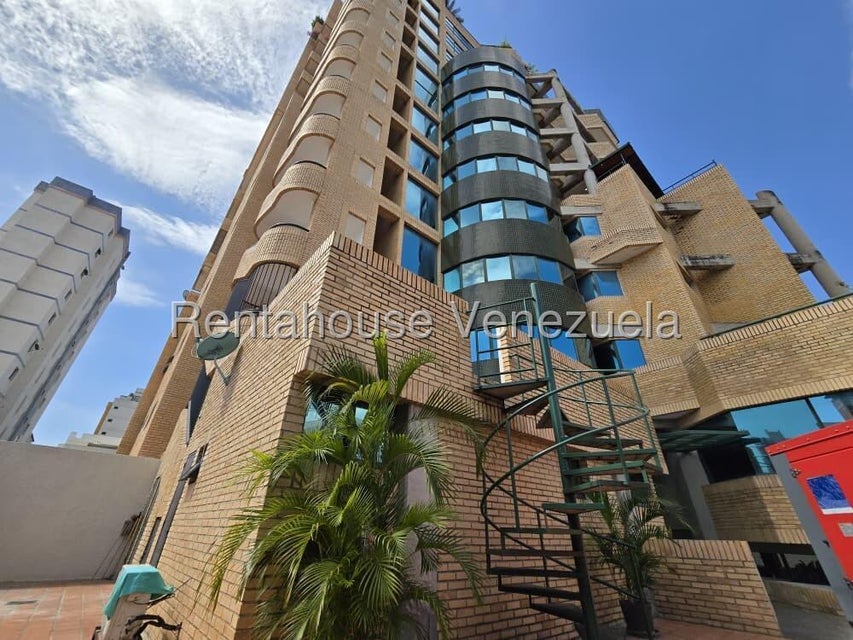 APARTAMENTO EN ALQUILER EN URB. LA SOLEDAD MA