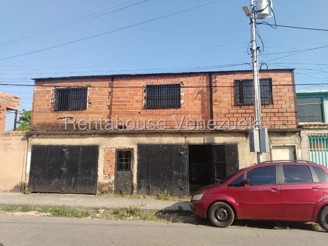 Flor Amarillo Casa comercial en venta Ubicada