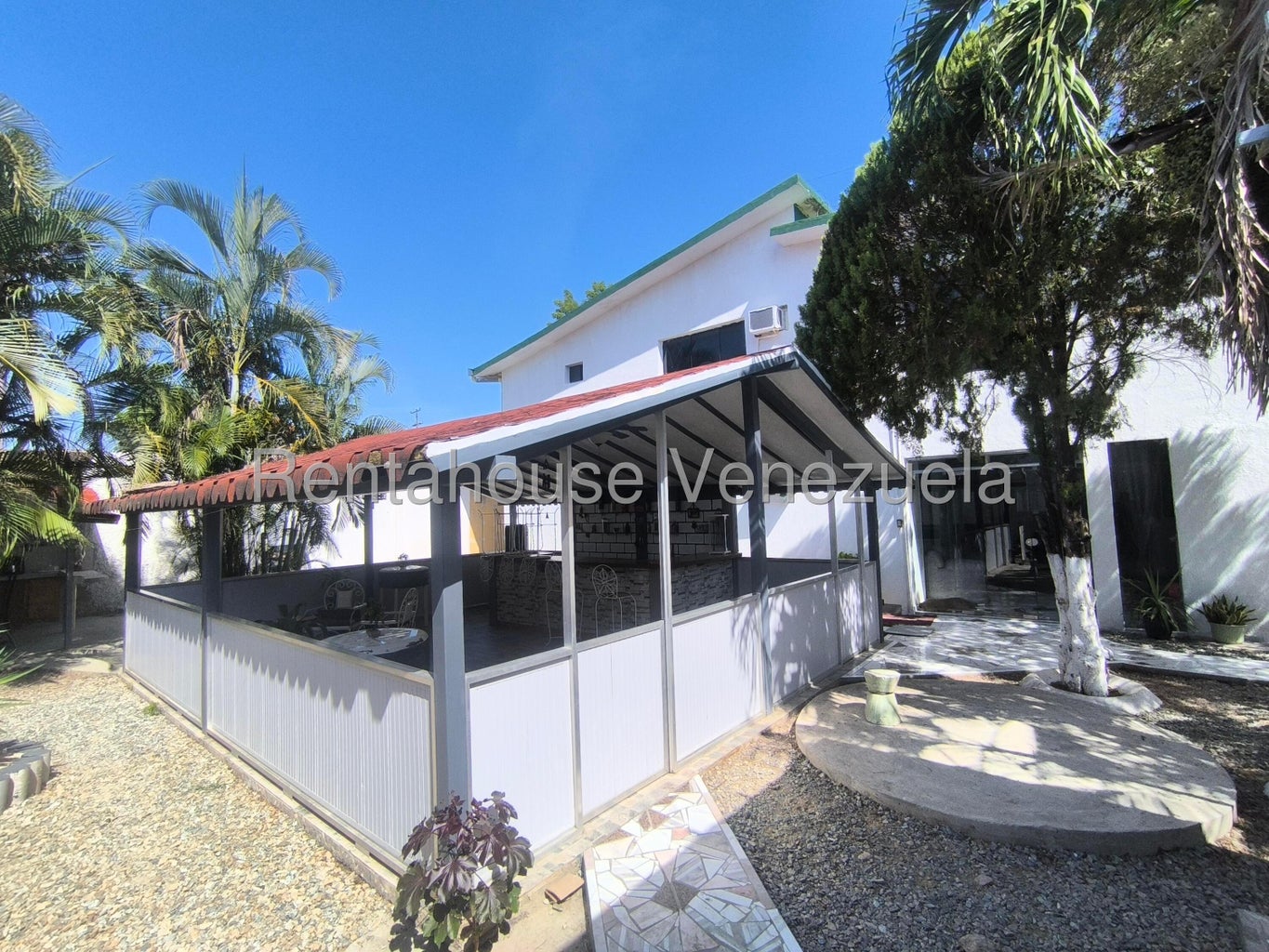 Casa en venta en los Tamarindos San Diego Carabobo Desiree Castillo Rentahouse 