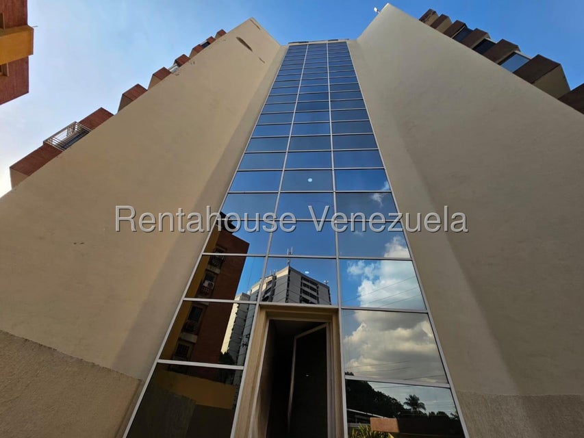 APARTAMENTO EN VENTA EN URB. SAN JACINTO MARA