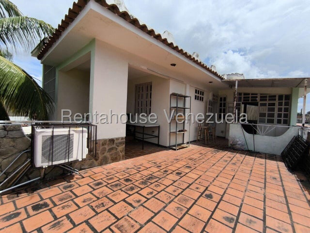 Casa en venta Duplex con anexo y terraza en Urb Yuma en San Diego