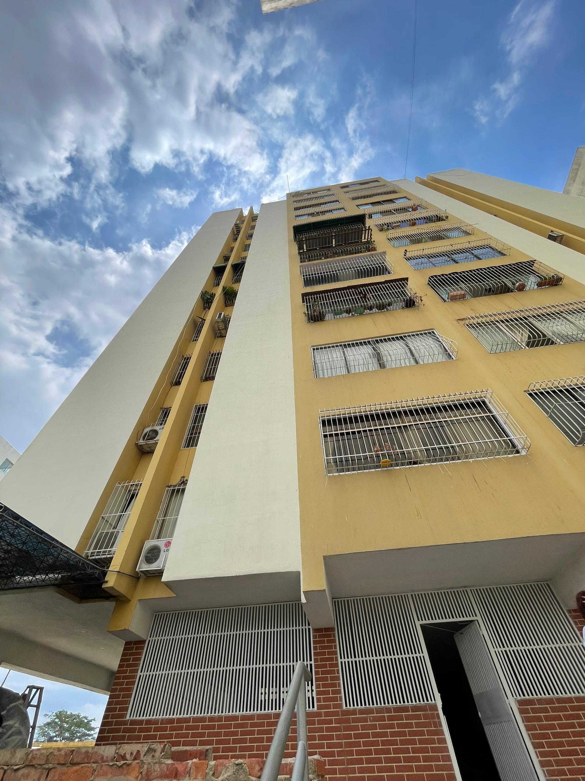 Apartamento en la Av Pedro León Torres con 60 