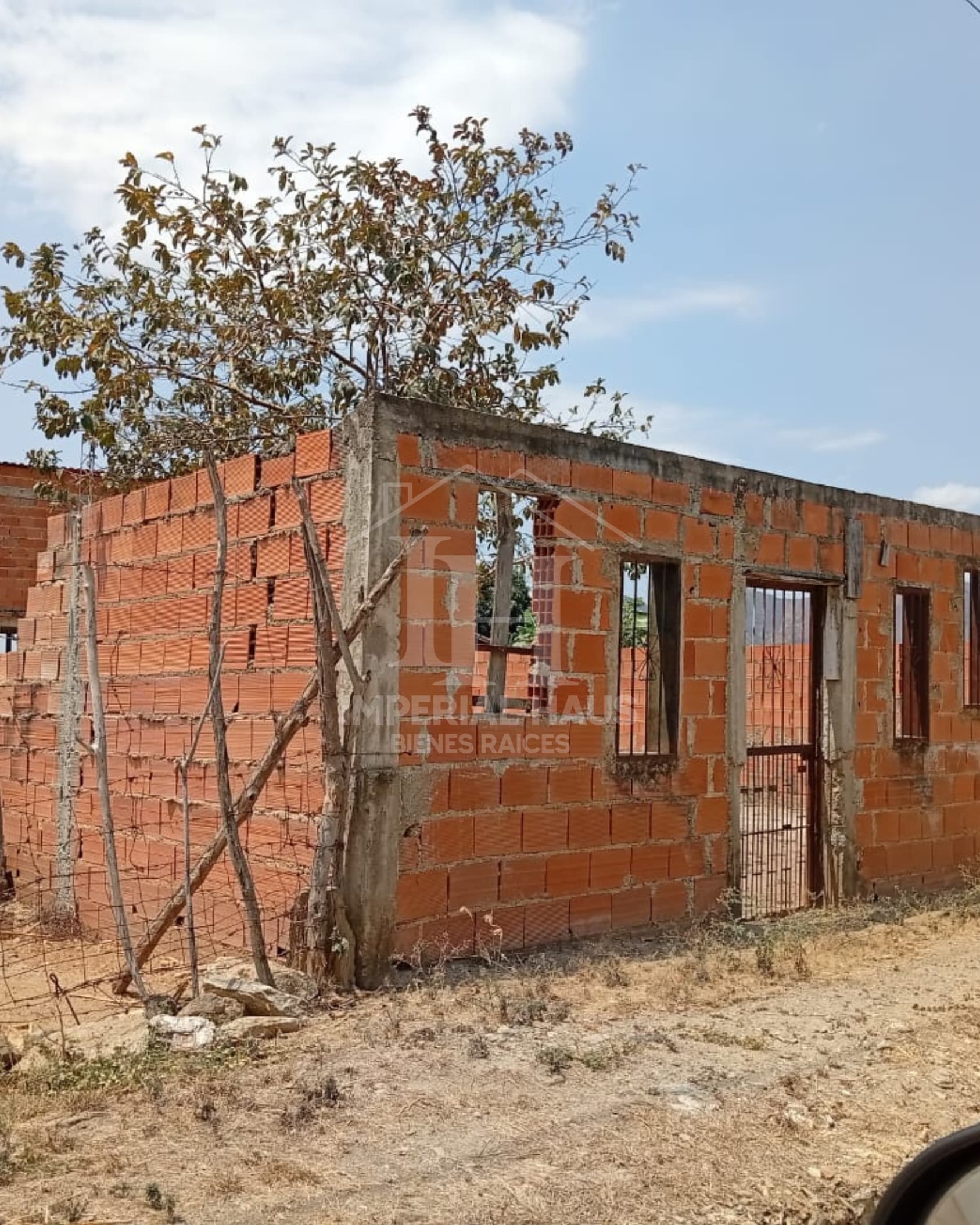 En Venta Parcela con Casa en Obra Gris MACO M