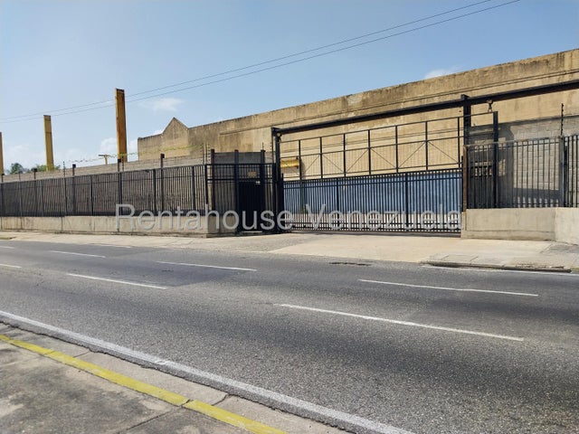 En Parque Valencia Grandioso Galpon en venta 