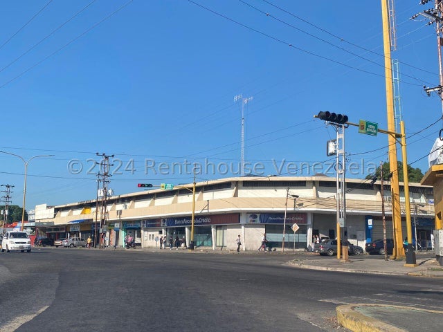 En La Candelaria Lote Comercial con locales e