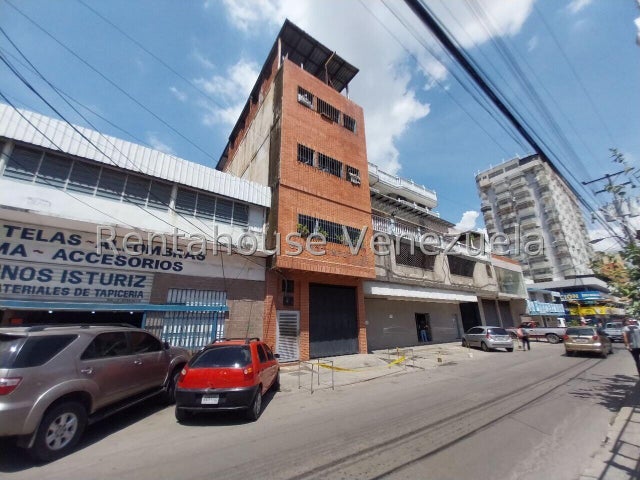 EDIFICIO EN VENTA ZONA CENTRO DE MARACAY ESTA
