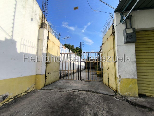 Galpon con estrategica ubicacion y dos locale