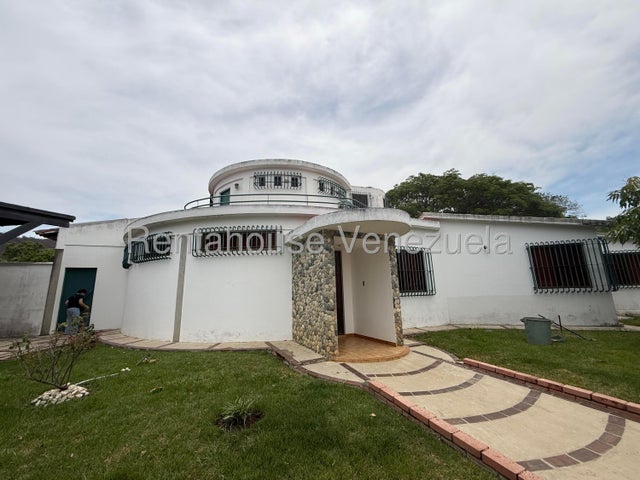 Casa moderna en venta ubicada en Guataparo Co