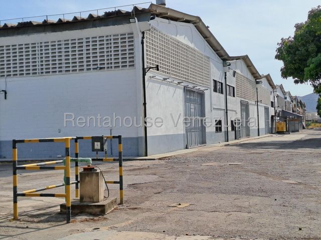 CONJUNTO DE GALPONES EN VENTA EN LA ZONA INDU