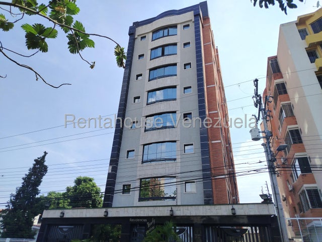 APARTAMENTO EN VENTA URB. EL BOSQUE MARACAY E