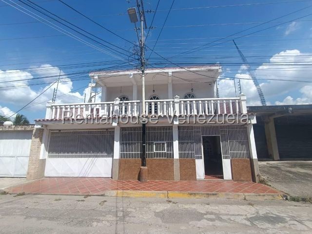CASA EN VENTA URB. JOSE FELIX RIBA MARACAY ES