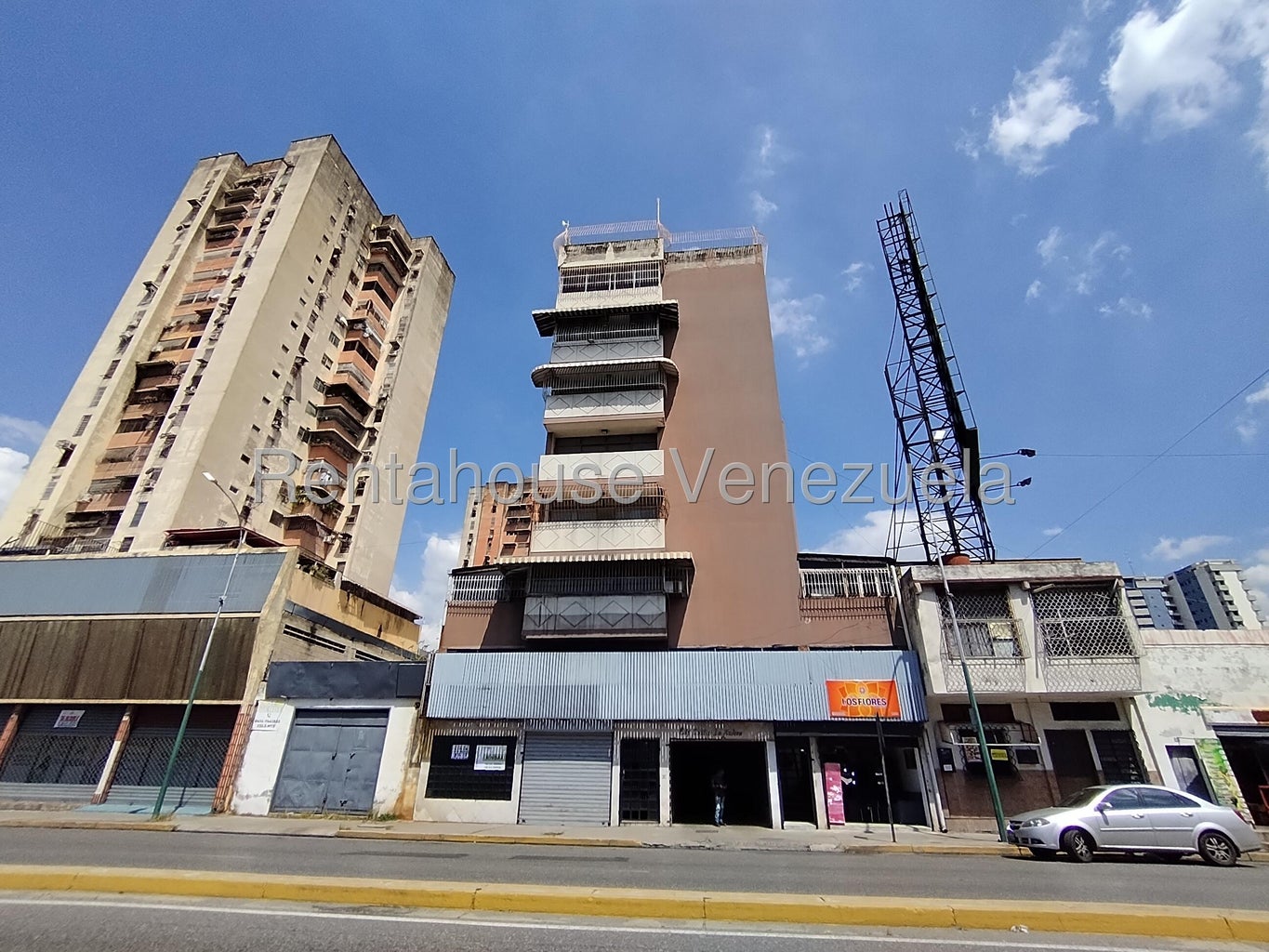 APARTAMENTO EN VENTA AVENIDA BOLIVAR MARACAY 