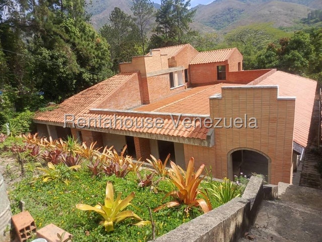 Adquiere esta Casa en venta Ubicada en La Entrada Naguanagua Carabobo codigo 26-18981