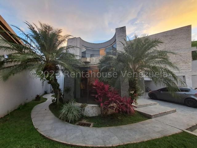 Casa de ensueños en venta ubicada en Altos de Guataparo Valencia Carabobo codigo 25-16249