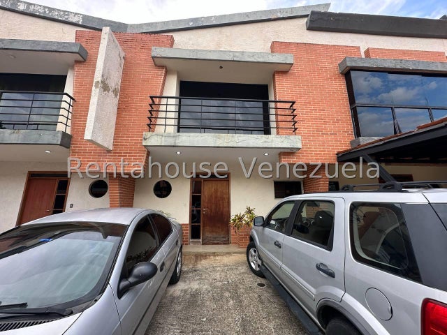 Townhouse en venta en Manantual Naguanagua Ca
