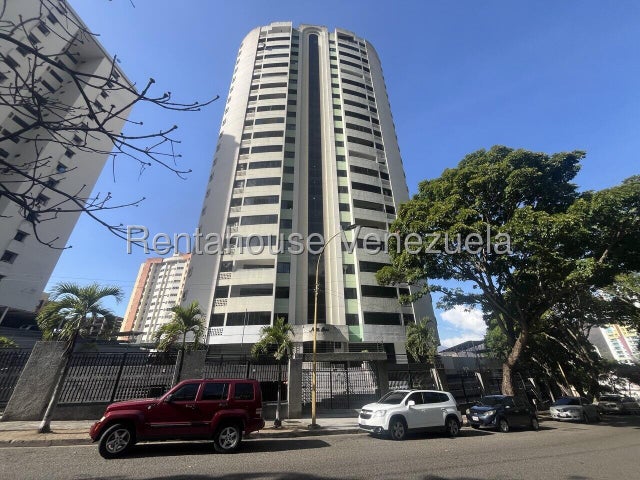 Comodo Apartamento en alquiler con Planta Ele