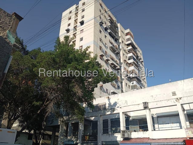 VENTA QUINTA CRESPO #26-17393 En el Corazón de Quinta Crespo, te presentamos este Apartamento muy Iluminado y Ventilado, con una excelente distribución, Cerca de todos los servicios, fácil movilidad a diversas zonas.