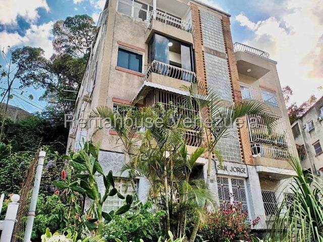VENTA ALTA FLORIDA  #26-16009 Oportunidad de Inverisión, Documentos listos para firmar!!! Encantador, iluminado e impecable apartamento ubicado una zona residencial privilegiada como lo es la Alta Florida, en calle cerrada con vigilancia las 24 horas, Urbanización muy tranquila y segura, de fácil acceso a las principales vías como la Cota Mil, Av. Andrés Bello, Av. Libertador, muy cerca de panaderías, Supermercados