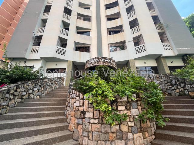 YL Venta de Apto. Res. Alto Claro. Urb. Las C