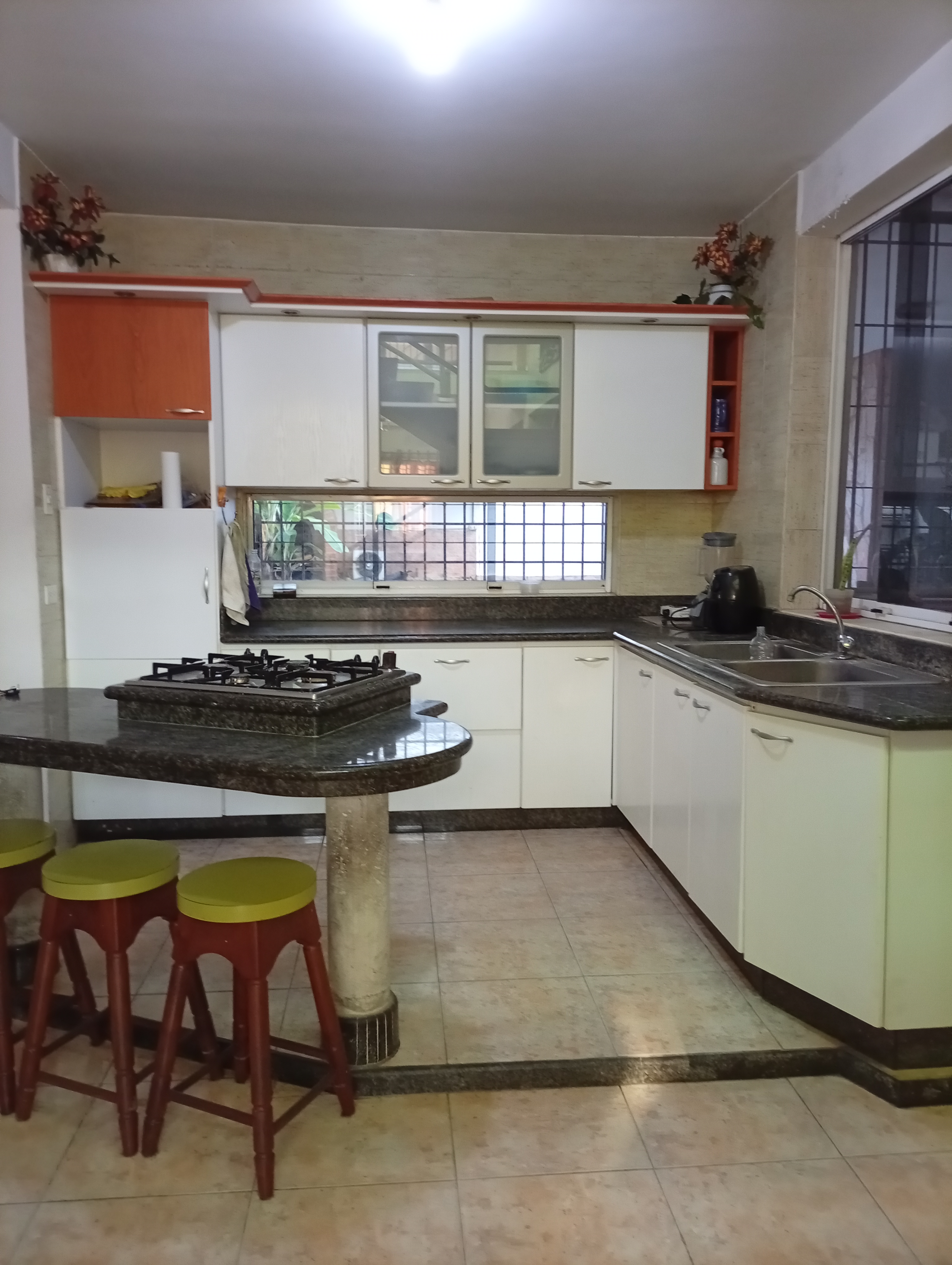 En Venta casa Urb. Sansur